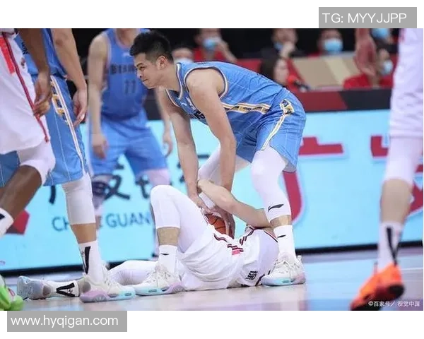 突发崴脚！8投砸出19分！中国男篮仅有亮点